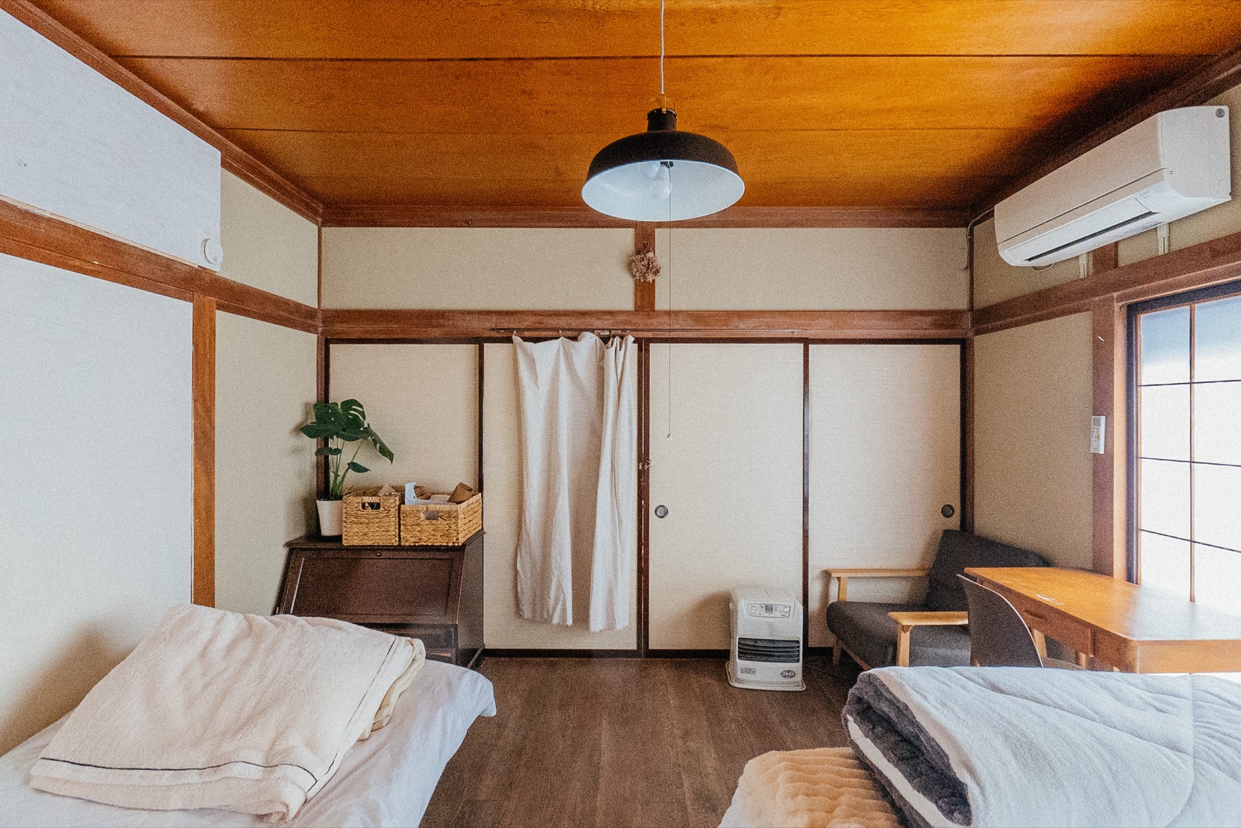 木の温もりがある客室全景